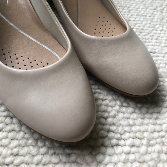 Easy Spirit low heel round toe pump - size 7.5 - Picture 2 of 11